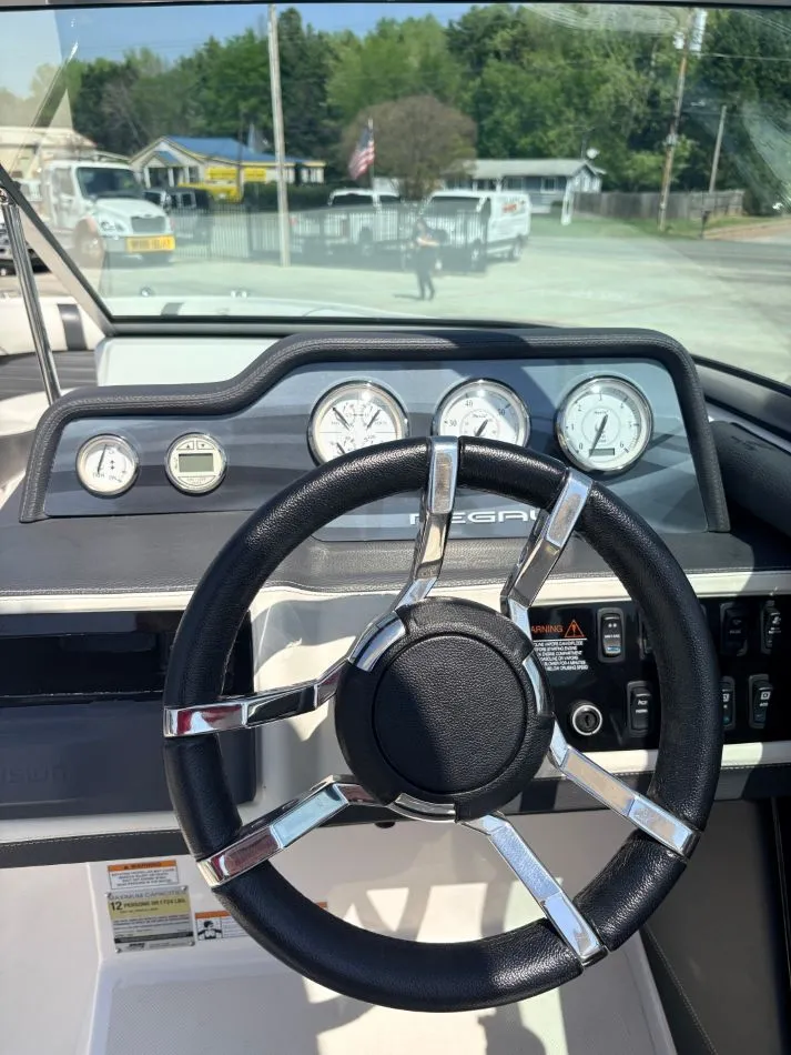 Slide: The Image of Regal 2300 Bowrider 2017 - 17