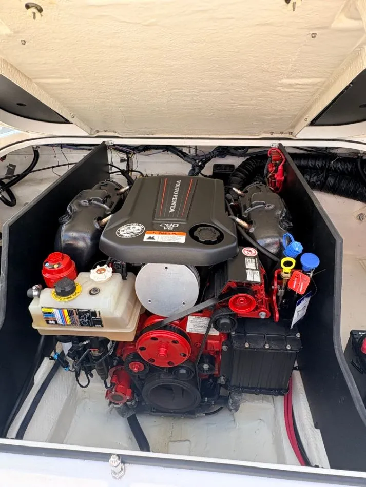 Slide: The Image of Regal 2300 Bowrider 2017 - 21