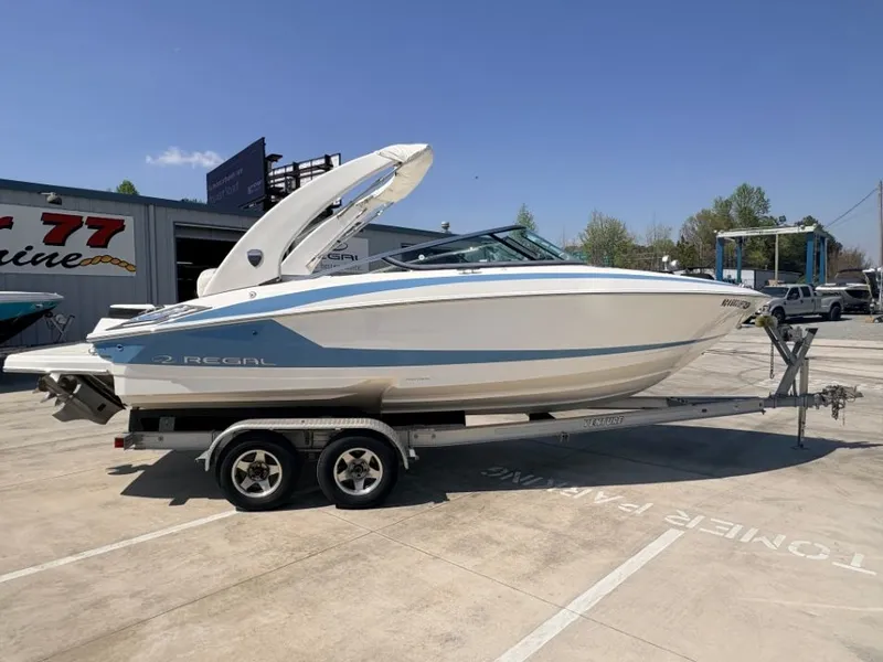 Slide: The Image of Regal 2300 Bowrider 2017 - 3
