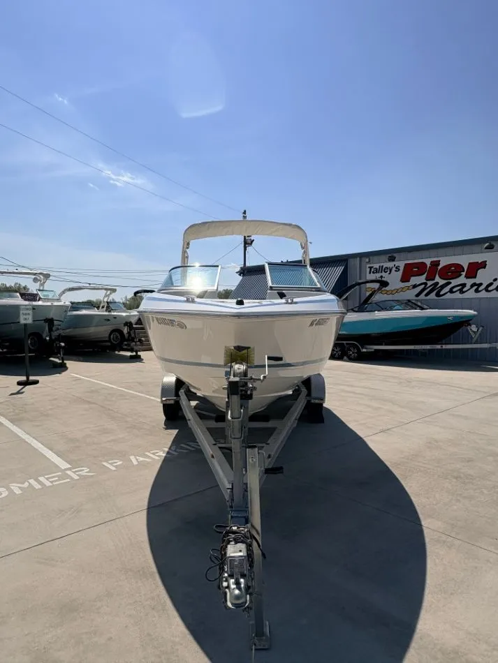 Slide: The Image of Regal 2300 Bowrider 2017 - 8