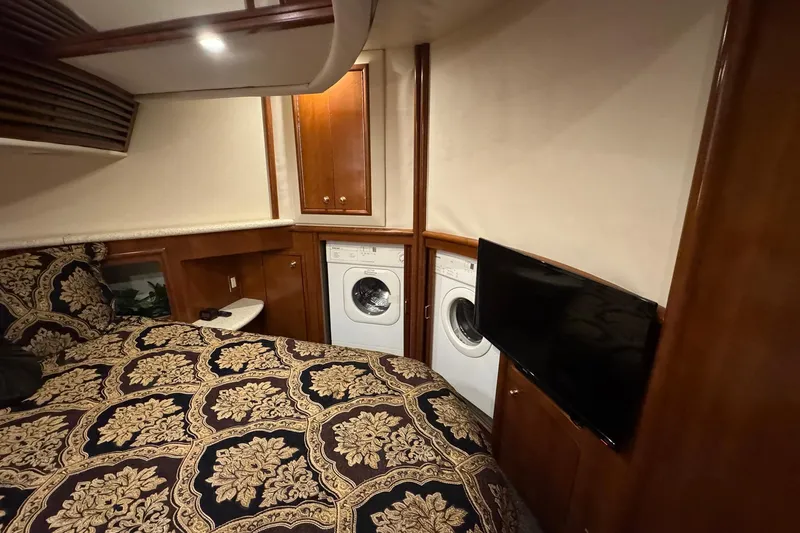 Slide: The Image of Luxurious cabin interior of 1999 Carver 450 Voyager Pilothouse with bed, TV, and washer-dryer. - 39
