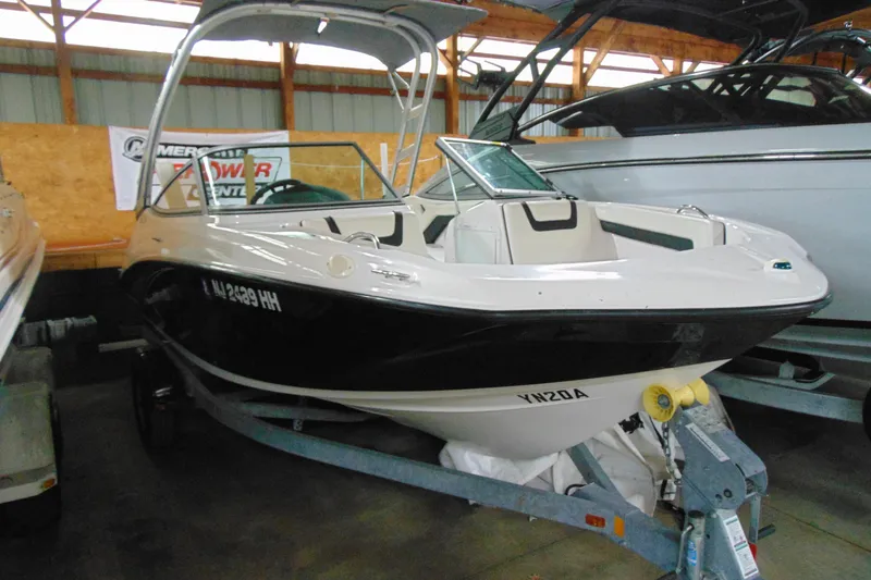The Image of 2016 Yamaha Boats AR190 on trailer in indoor storage facility. - 1