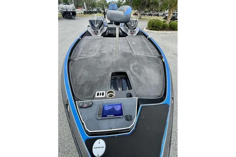Slide: The Image of 2023 Ranger Z520R boat deck with seating and navigation equipment. - 10