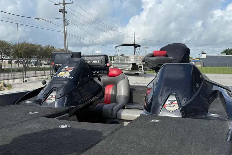 Slide: The Image of 2011 Ranger 521SVX Comanche boat with dual consoles and advanced navigation equipment. - 9