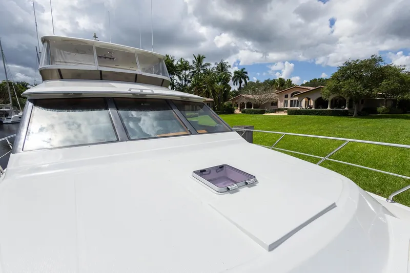 Slide: The Image of 2005 Ocean Alexander Raised Pilothouse Flybridge Sedan docked near waterfront homes. - 32