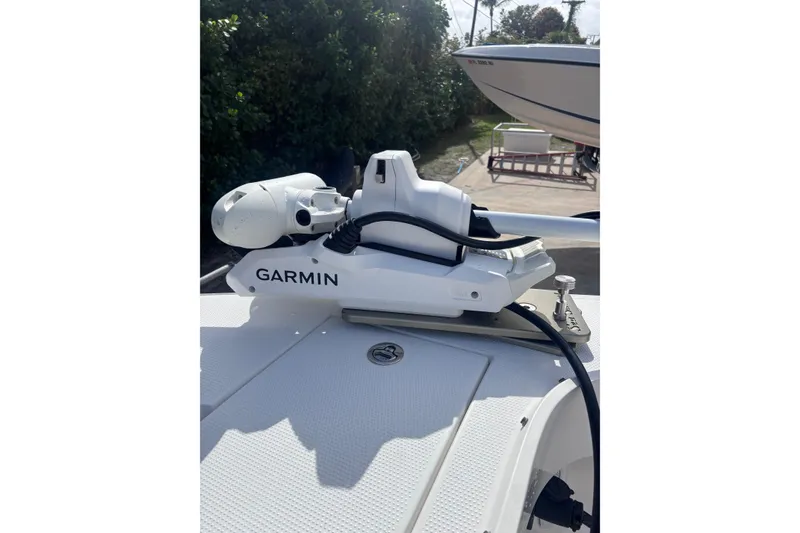 Slide: The Image of Garmin marine equipment on 2003 Island Runner 26 Center Console boat deck. - 13