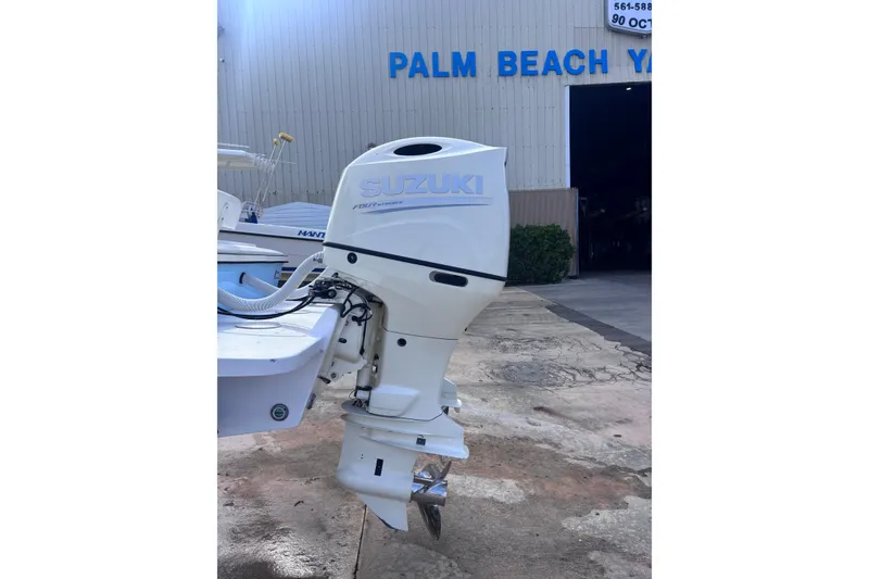 Slide: The Image of Outboard motor on 2003 Island Runner 26 Center Console at Palm Beach Yacht Center. - 17
