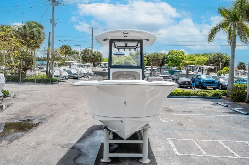 Slide: The Image of Sea Hunt Ultra 235 SE 2026 - 7