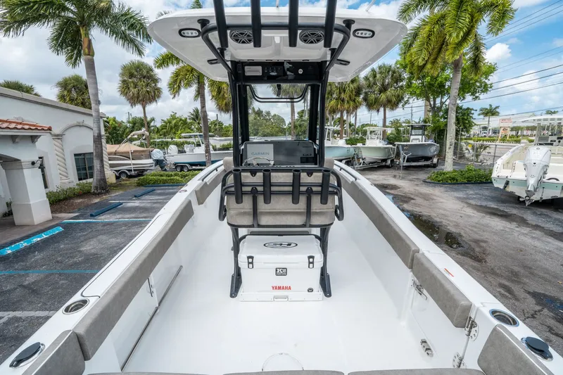 Slide: The Image of Sea Hunt Ultra 235 SE 2026 - 9