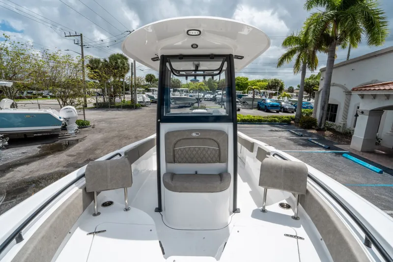 Slide: The Image of Sea Hunt Ultra 235 SE 2026 - 22