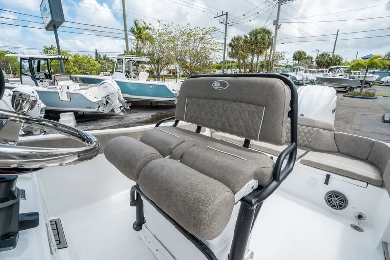 Slide: The Image of Sea Hunt Ultra 235 SE 2026 - 16