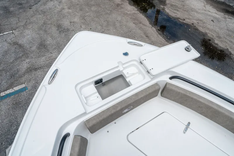 Slide: The Image of Sea Hunt Ultra 235 SE 2026 - 21