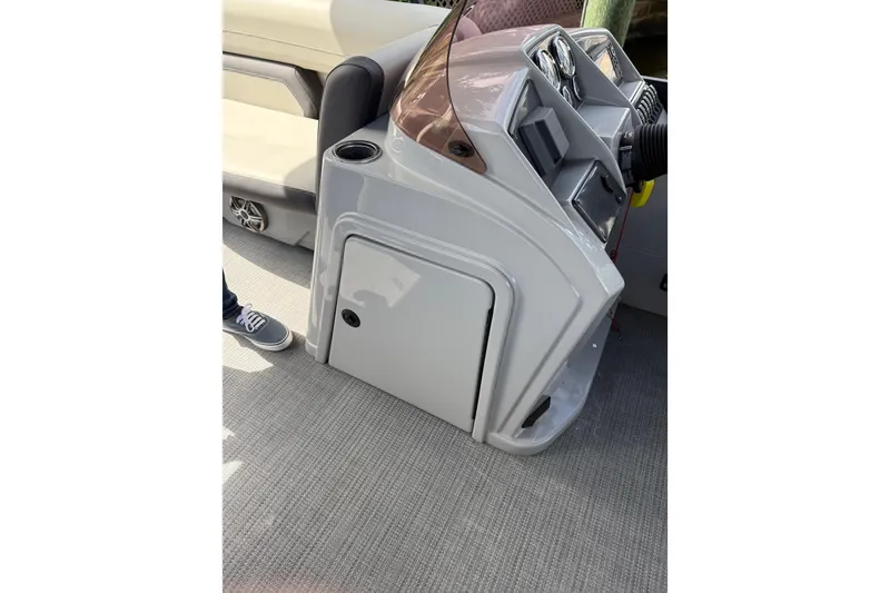 Slide: The Image of 2023 Starcraft EXS 3 Q boat console with seating and dashboard details. - 22