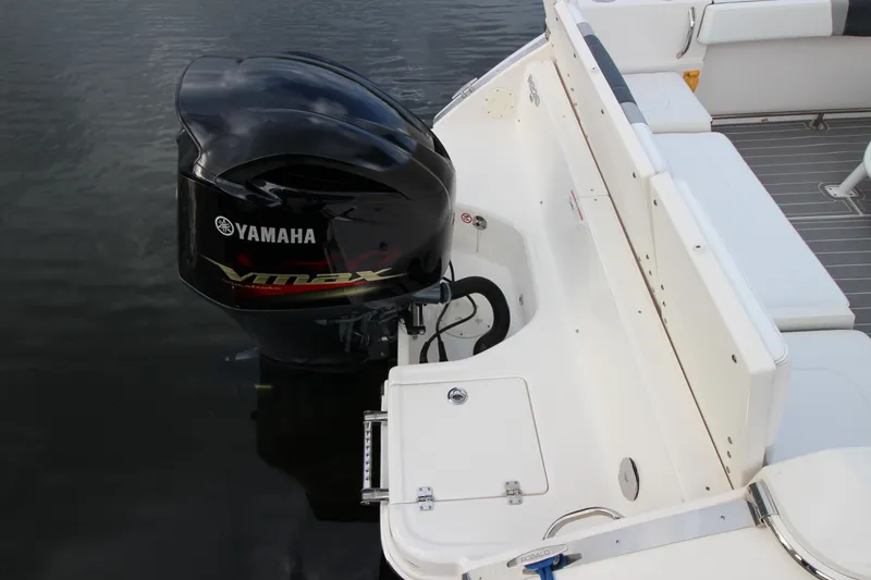 Slide: The Image of 2021 Robalo R230 Center Console with Yamaha VMAX outboard engine. - 63