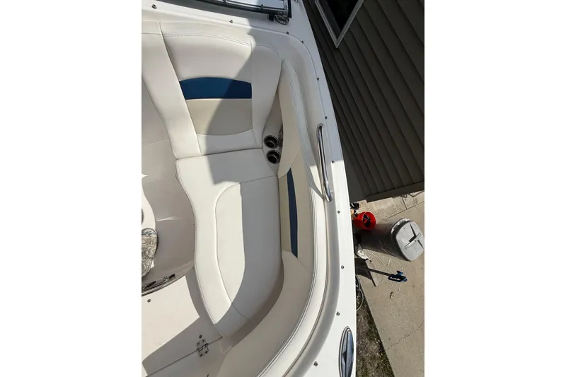 Slide: The Image of 2016 Chaparral 224 Sunesta boat interior with white and blue seating. - 24