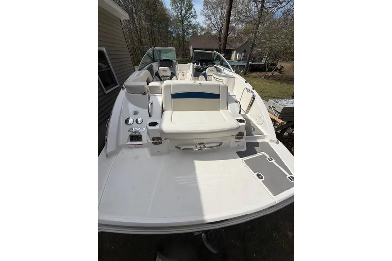 Slide: The Image of 2016 Chaparral 224 Sunesta boat with spacious seating and modern design. - 50