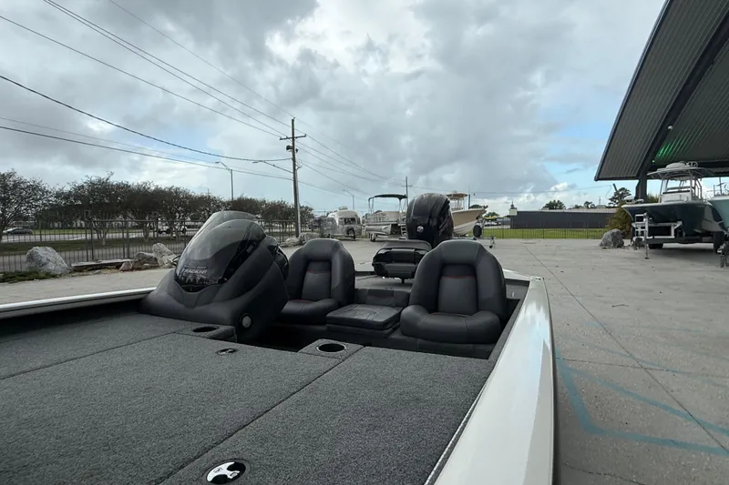 Slide: The Image of 2022 Tracker Pro Team 190 TX Tournament Edition boat with dual seats and console. - 10