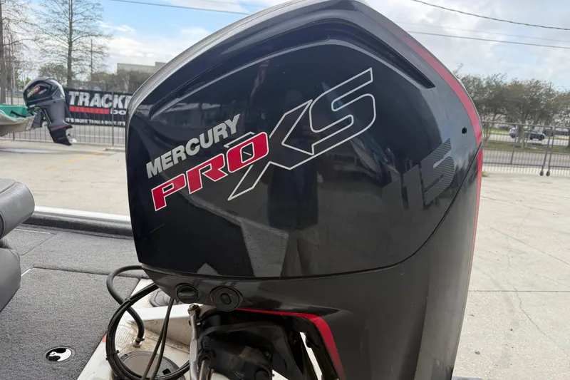 Slide: The Image of Mercury Pro XS engine on 2022 Tracker Pro Team 190 TX Tournament Edition boat. - 14