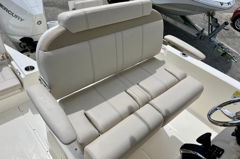 Slide: The Image of Boston Whaler 220 Dauntless 2026, beige seating and helm. - 13