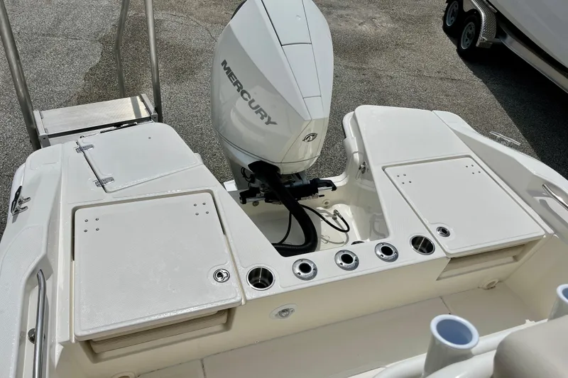 Slide: The Image of Boston Whaler 220 Dauntless 2026 with Mercury engine, rear view. - 9