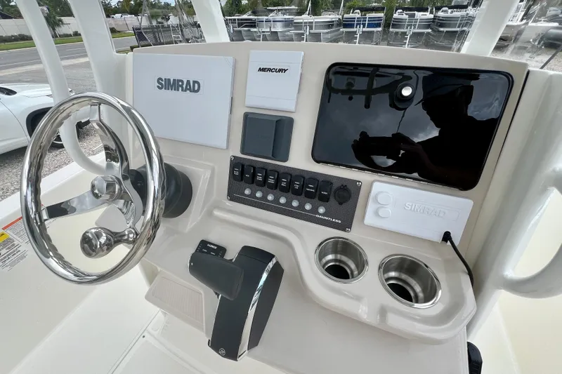 Slide: The Image of Boston Whaler 250 Dauntless 2026 helm with Simrad display. - 19