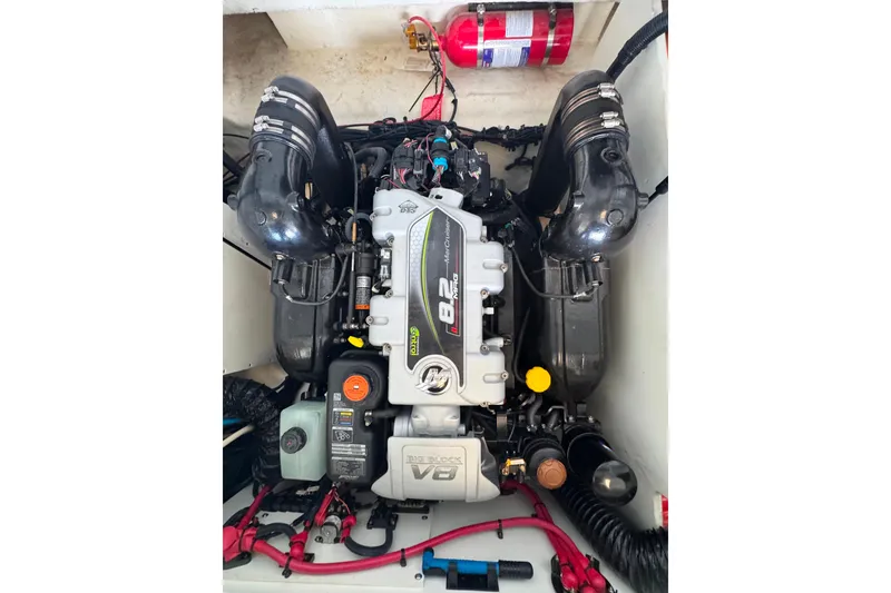 Slide: The Image of Luxurious seating area on a 2018 Sea Ray SDX 290 boat. - 32