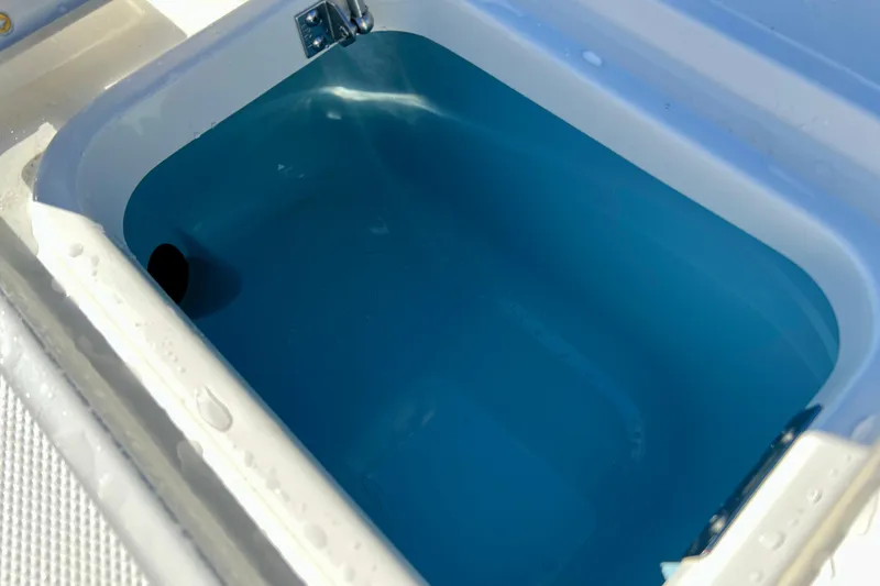 Slide: The Image of Boston Whaler 280 Dauntless 2026 livewell filled with water. - 12