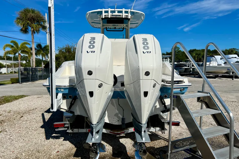 Slide: The Image of 2026 Boston Whaler 280 Dauntless with twin 300 HP V8 engines. - 7