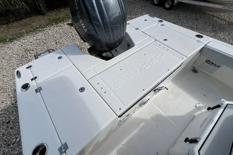 Slide: The Image of 2026 Robalo 226 Cayman boat deck with Yamaha engine, featuring spacious storage compartments. - 12