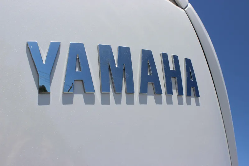 Slide: The Image of Chrome "YAMAHA" logo on a white surface, Key West 203 FS 2026 model. - 8