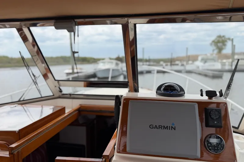 Slide: The Image of Interior view of a 2001 Bluestar BlueStar 29.9 boat with Garmin navigation system. - 5