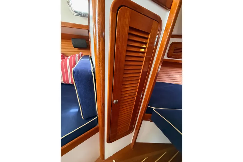Slide: The Image of Interior of 2001 Bluestar BlueStar 29.9 boat with wooden paneling and blue cushions. - 34