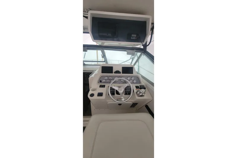 Slide: The Image of Helm of 2006 Wellcraft 330 Coastal boat with steering wheel and control panel. - 5
