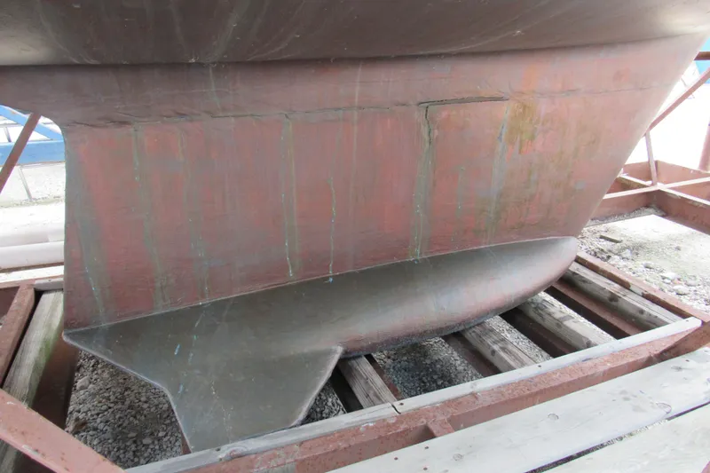 Slide: The Image of Keel of 1991 Marlow-Hunter 37.5 sailboat on a wooden cradle. - 19