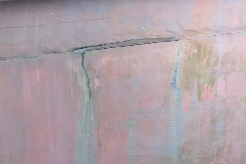 Slide: The Image of Cracked hull of 1991 Marlow-Hunter 37.5 sailboat showing wear and damage. - 20