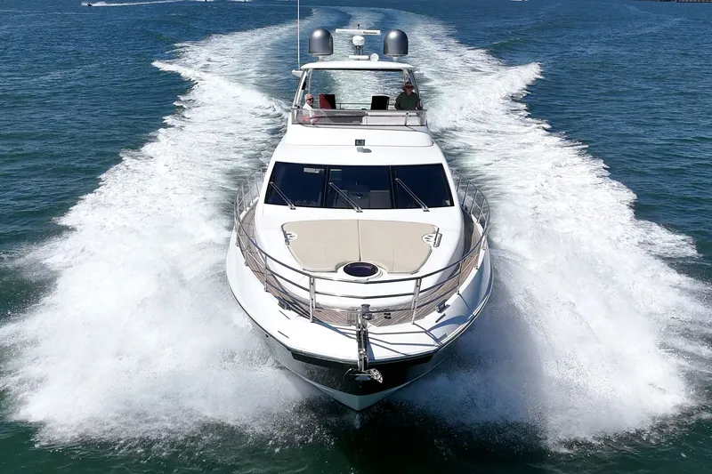 Slide: The Image of Azimut 60 Fly 2016 - 15