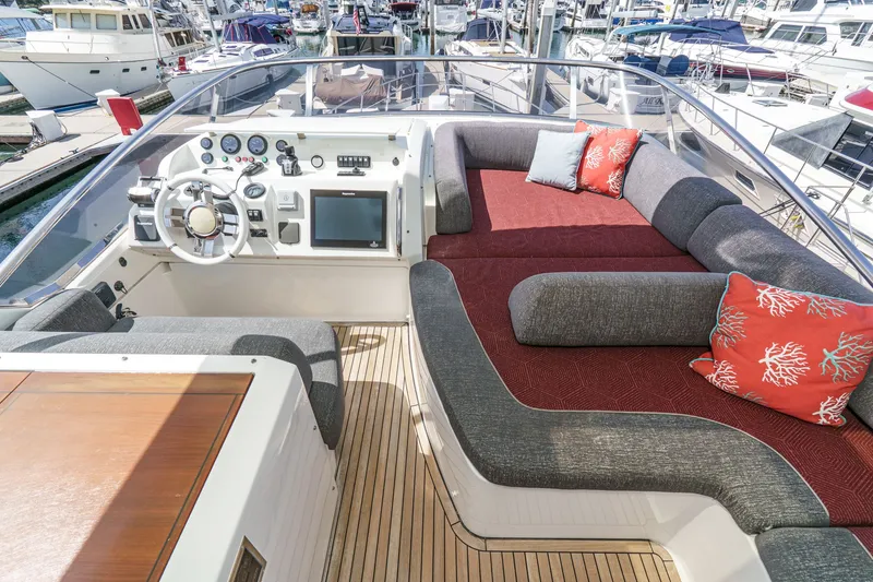 Slide: The Image of Azimut 60 Fly 2016 - 18