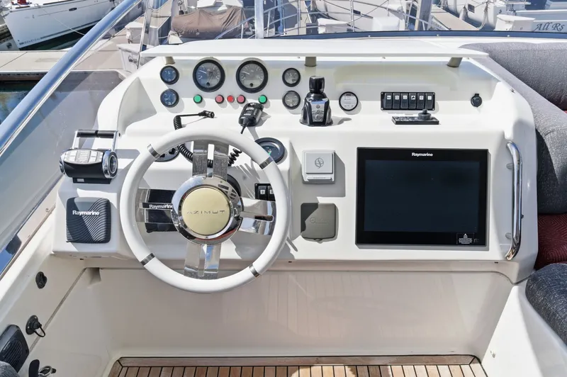 Slide: The Image of Azimut 60 Fly 2016 - 19