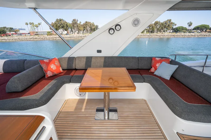 Slide: The Image of Azimut 60 Fly 2016 - 20