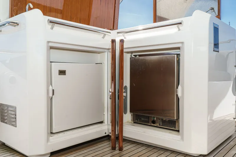 Slide: The Image of Azimut 60 Fly 2016 - 23