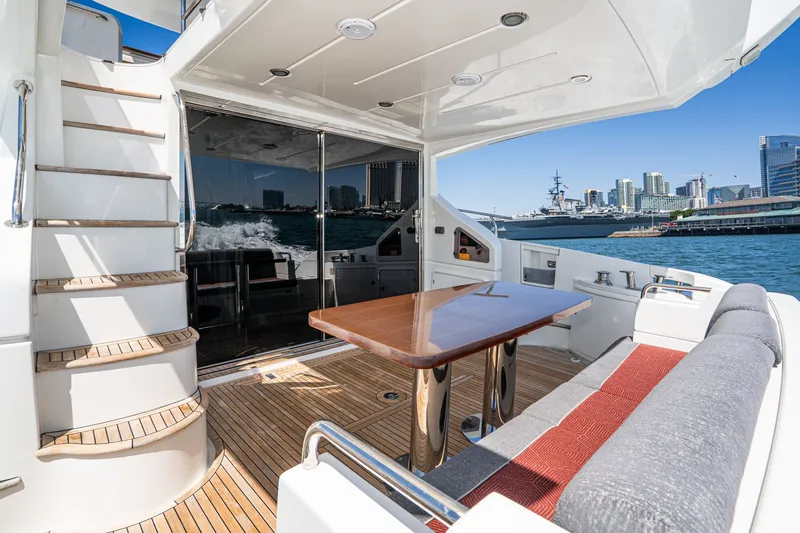 Slide: The Image of Azimut 60 Fly 2016 - 27