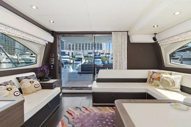 Slide: The Image of Azimut 60 Fly 2016 - 30