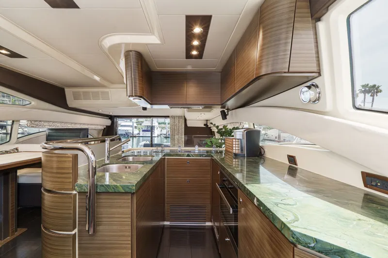 Slide: The Image of Azimut 60 Fly 2016 - 36