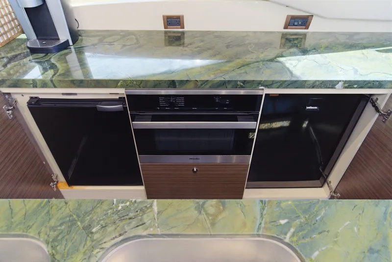 Slide: The Image of Azimut 60 Fly 2016 - 39