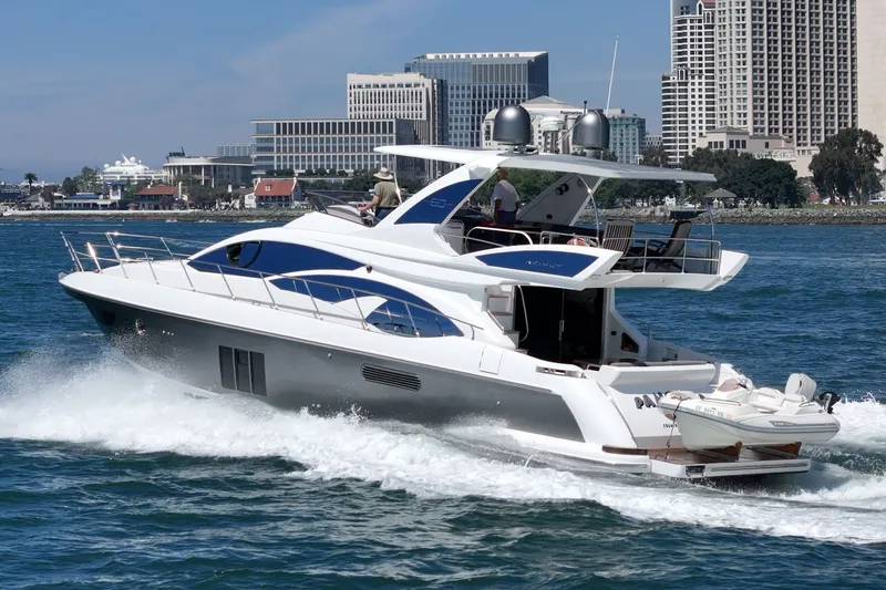 Slide: The Image of Azimut 60 Fly 2016 - 5