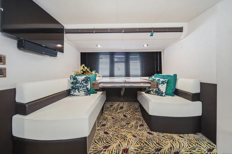 Slide: The Image of Azimut 60 Fly 2016 - 52