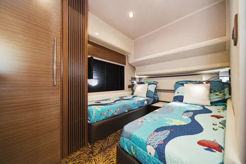 Slide: The Image of Azimut 60 Fly 2016 - 60