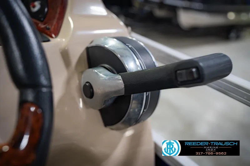 Slide: The Image of Close-up of throttle control on 2014 Sun Tracker Party Barge 20 DLX. - 35