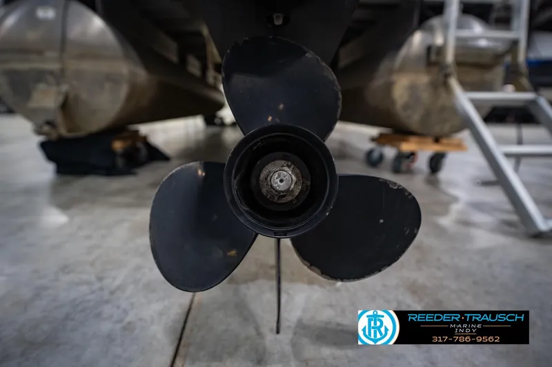Slide: The Image of Propeller of a 2014 Sun Tracker Party Barge 20 DLX in a workshop setting. - 47