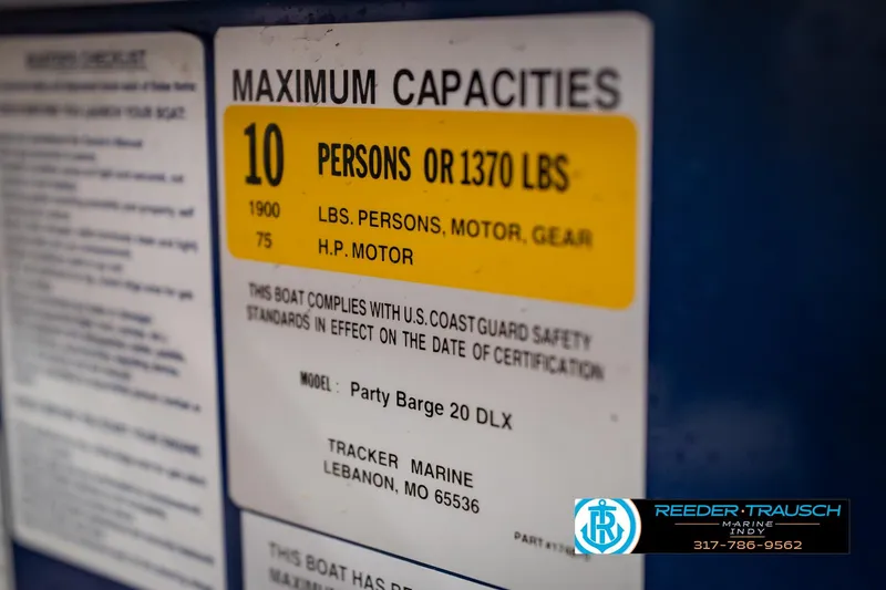 Slide: The Image of 2014 Sun Tracker Party Barge 20 DLX capacity label, showing maximum 10 persons or 1370 lbs. - 52